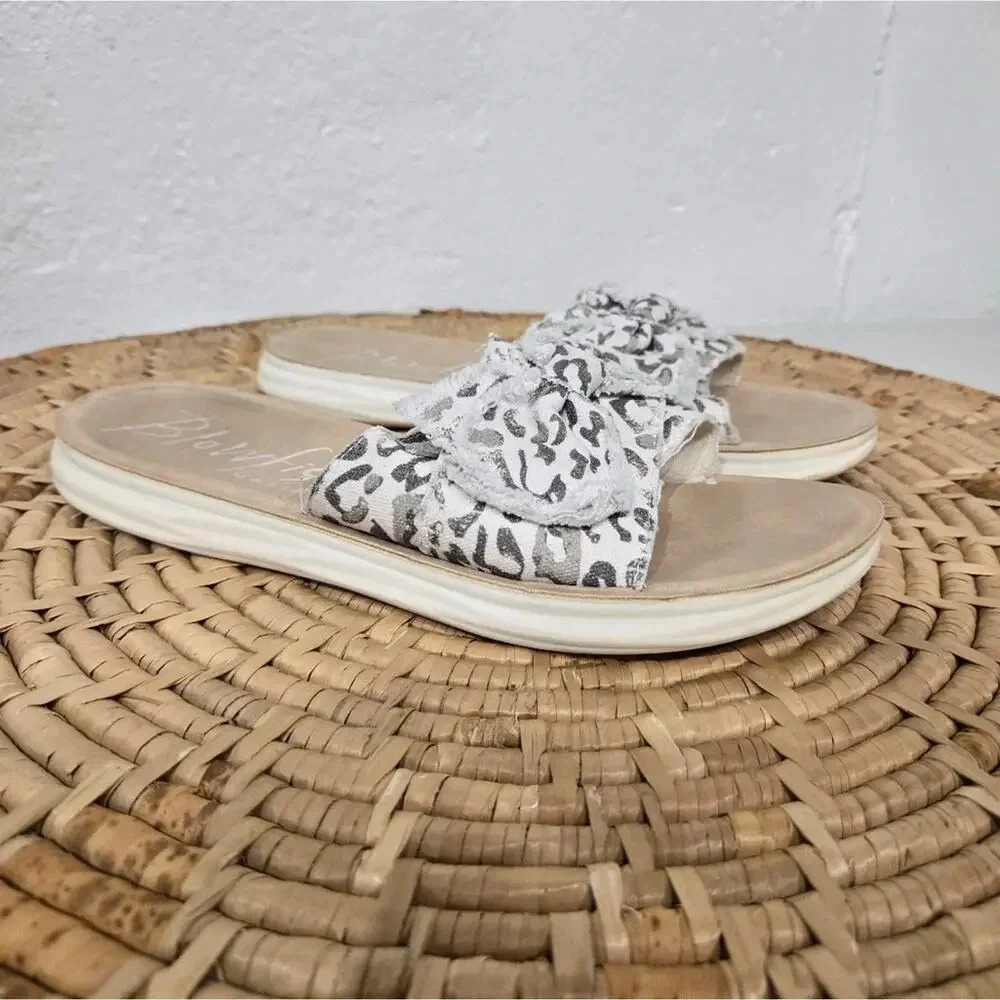 Blowfish Cheetah White Gray Slip On Sandals - Picture 2 of 6